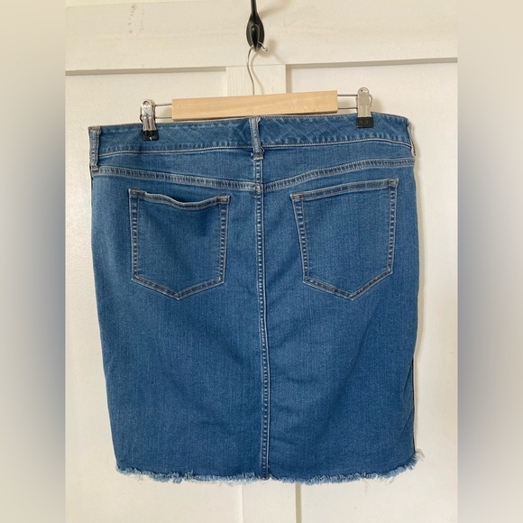 Torrid denim mini knee length skirt striped size 18 frayed hem - Picture 6 of 8
